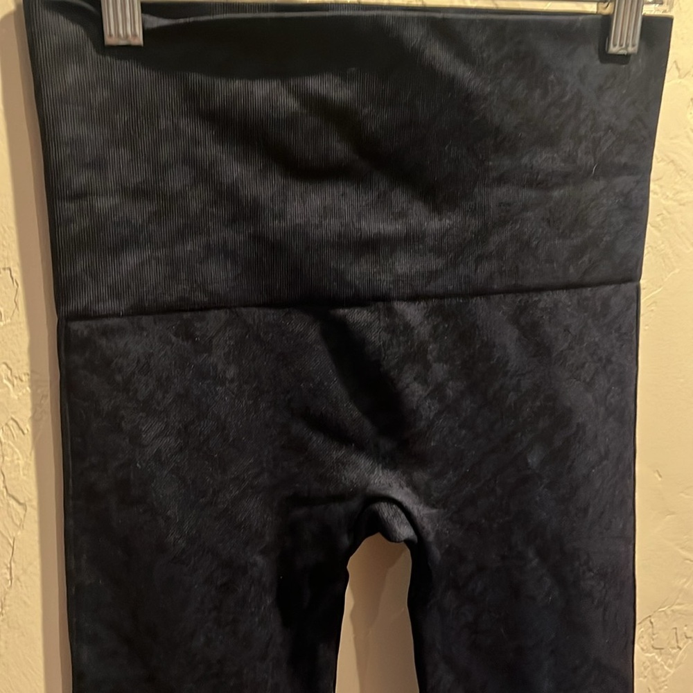 Spanx Look At Me Now Patterned Cropped Leggings - Picture 5 of 7